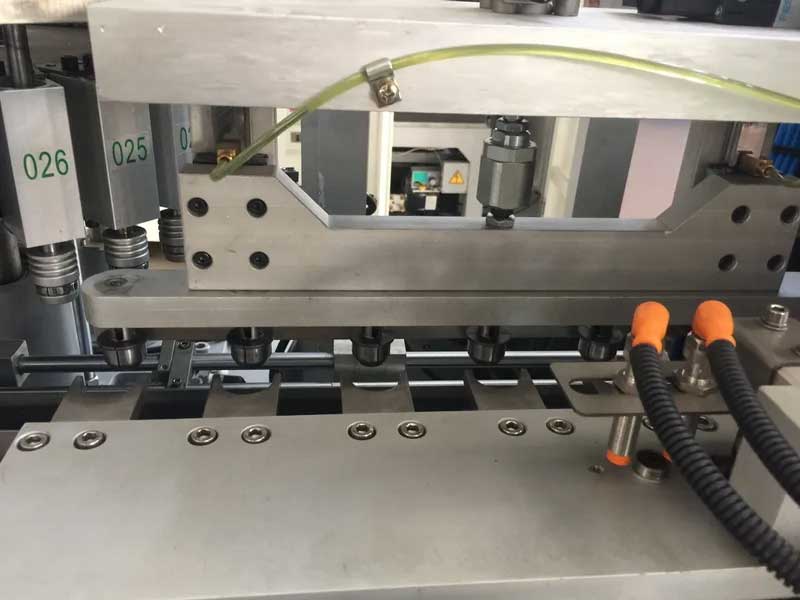Cheap Price 4 Cavities Full Automatic Soda Water PET Plastic Bottle Blowing Molding Machine , Blow Mold Making Machinery